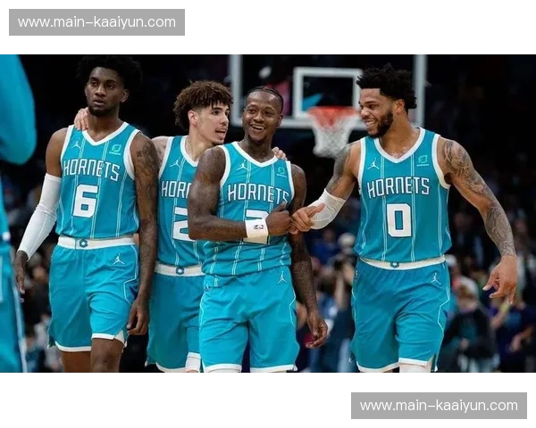 黄蜂后卫线遭遇打击 罗齐尔无限期停赛怀特确认缺席